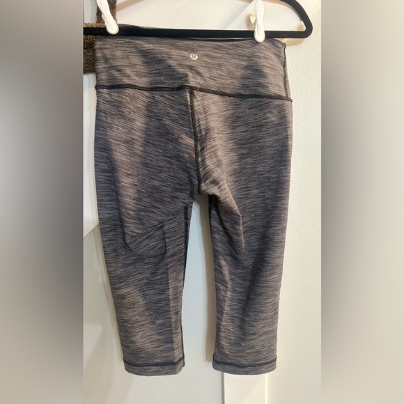 Lululemon Wunder Under Hi-Rise 1/2 Tight, Size 8 - Picture 2 of 11